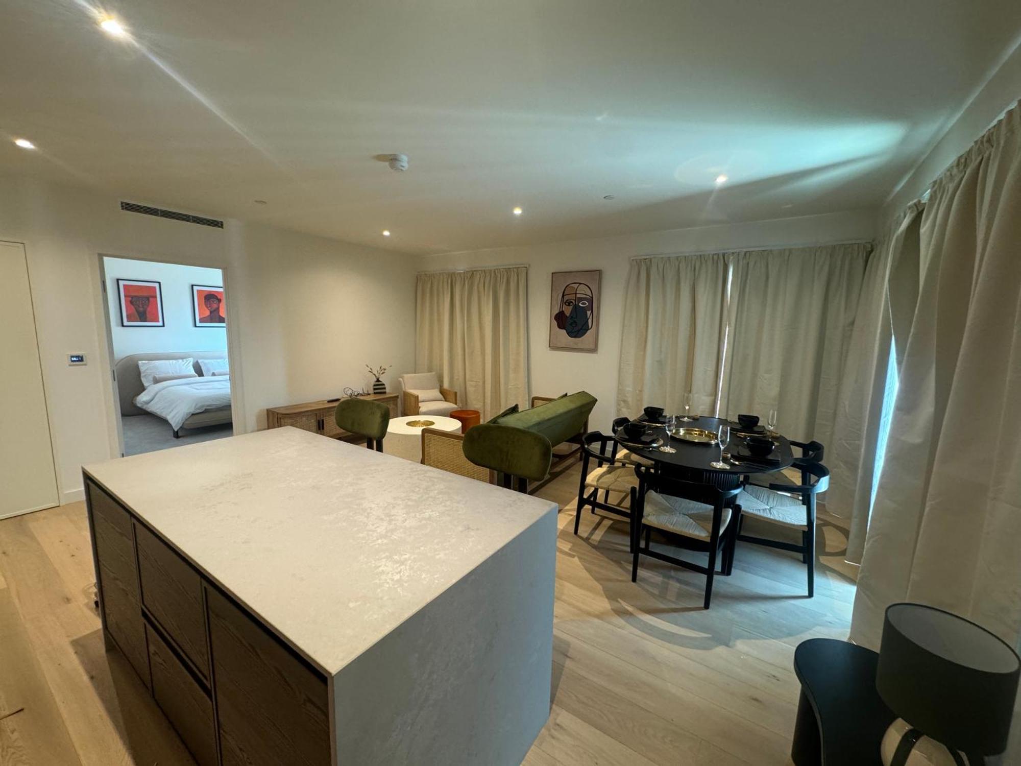 Waterside Near O2 Royal Dock With Parking And Ac Apartment *