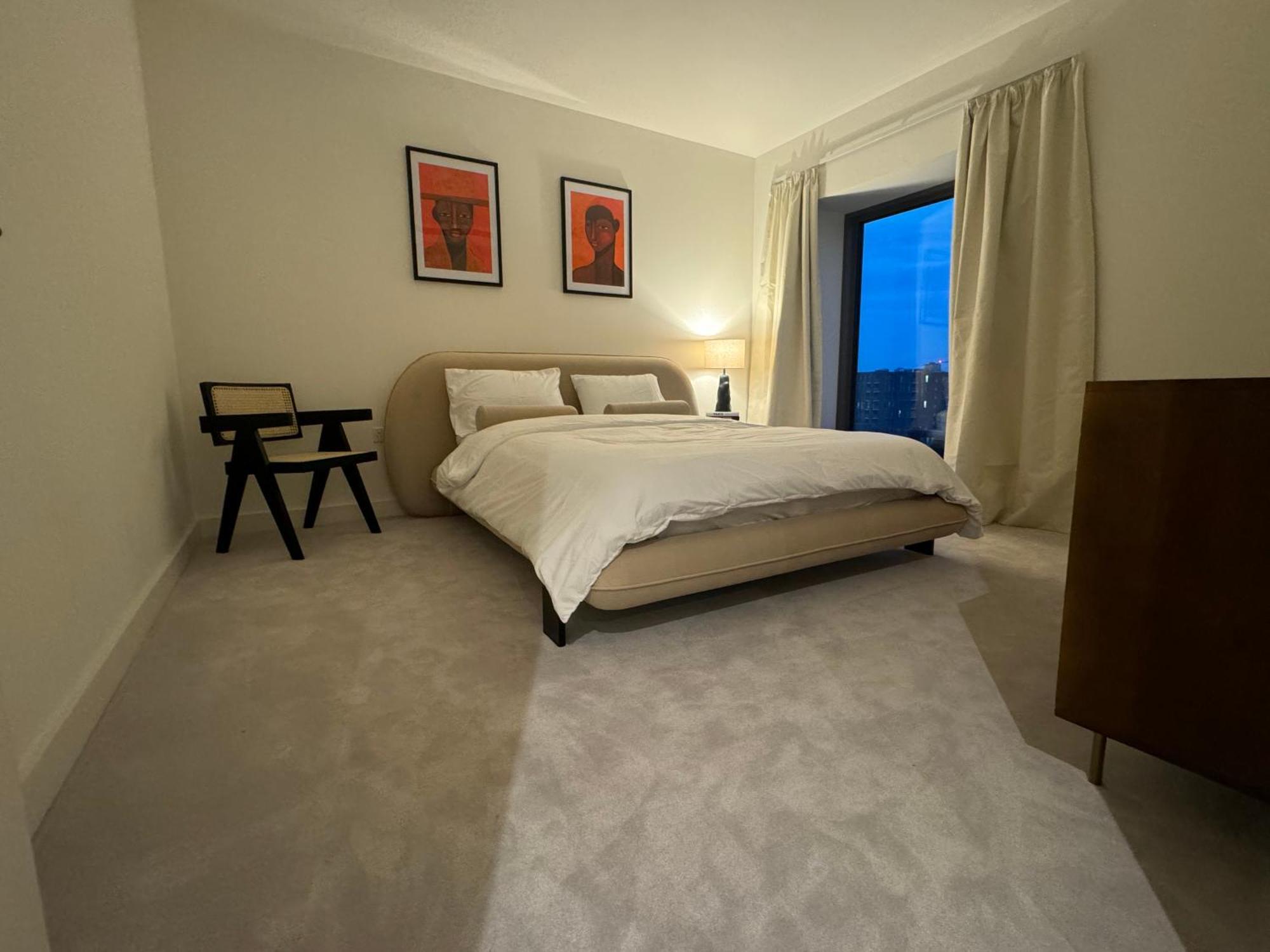 Waterside Near O2 Royal Dock With Parking And Ac