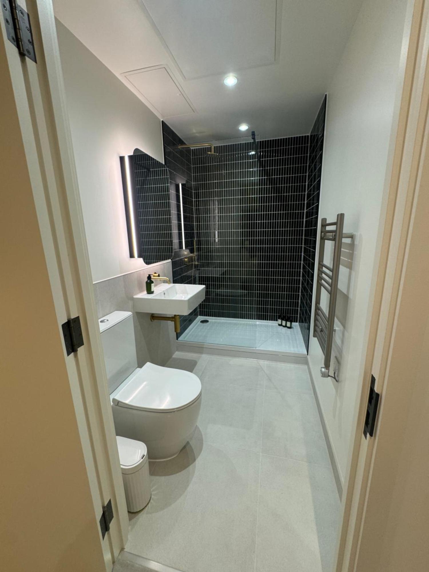Waterside Near O2 Royal Dock With Parking And Ac * London